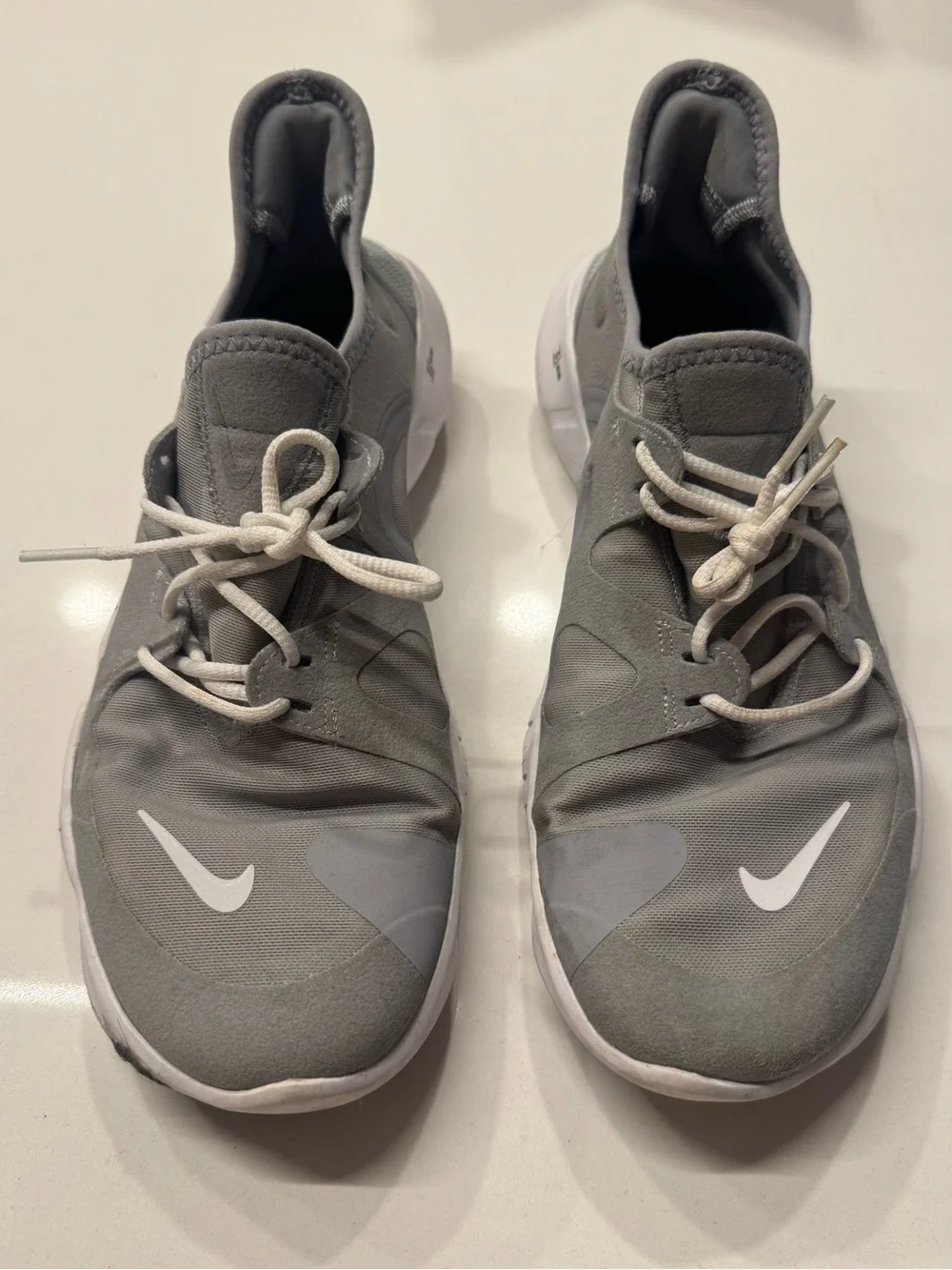 NIKE Free RN 5.0 Men’s Size 10 Grey and White Lightweight Athletic Sneakers